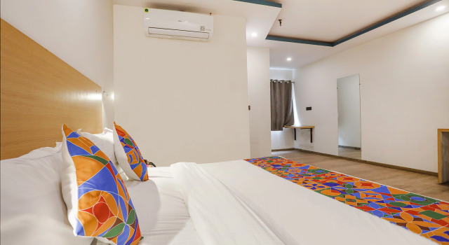 Fabhotel F9 Sector 58, Забронировать Отель Нойда штат Уттар-Прадеш