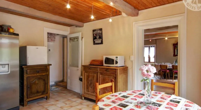 Gîte Belmont-de-la-Loire, 4 pièces, 8 personnes - FR-1-496-32, Book Hotel Belmont-de-la-Loire 