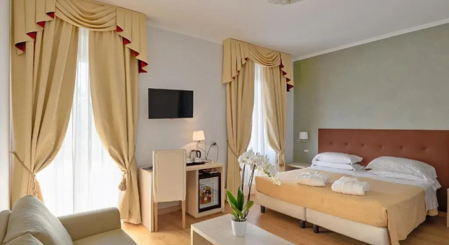 Трёхместный номер с балконом Hotel Paradiso