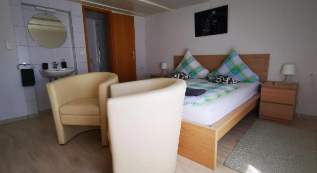 Ferienhaus Lenartz, Boek Hotel Kliding Vulkan Eifel