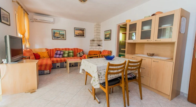 Apartments Jadranka, Забронировать Апартаменты/квартира Рогозница Шибенско-Книнская жупания