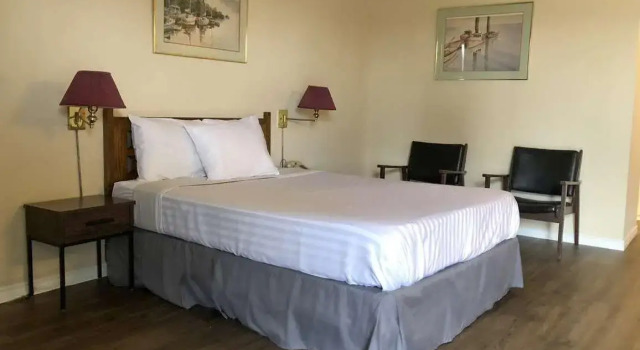 Двухместный люкс Knights Inn Fort Erie
