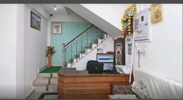 Pause dwelling Palace