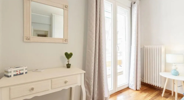 Cozy Flat in hip Koukaki