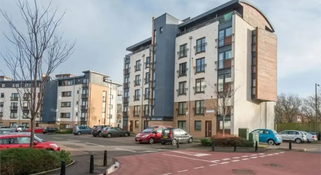 2 Bedroom Apartment In Edinburgh