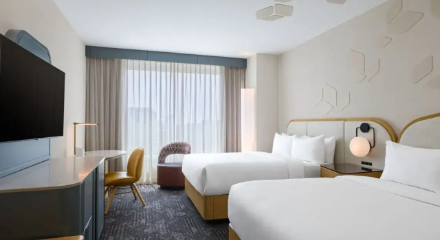 Четырёхместный номер Standard Renaissance Schaumburg Convention Center Hotel