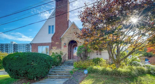 Silver Springs Home: Walk to Downtown!, Buchen Sie Ferienhaus Silver Spring 