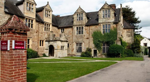 Кровать в общем номере Telford Madeley Court