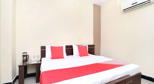 OYO 14860 Hotel Silver Star, Book Hotel Bathinda Punjab