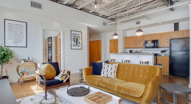 Stylish 2br/2ba Apt in Warehouse District by Domio, Забронировать Отель Arts- Warehouse District Новый Орлеан, рядом с Казино Harrah's New Orleans