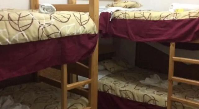 Кровать в общем номере с балконом Hostal Santa Cruz Backpackers