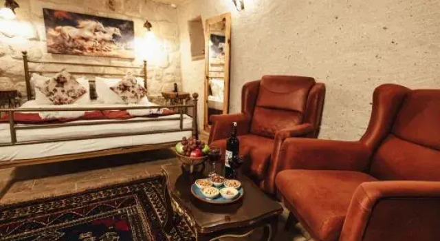 Семейный люкс с видом на внутренний двор Young Cave Hotel
