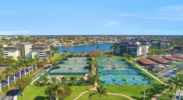 South Seas 4, 1504 Luxury Beachfront Condo! 2 Bedroom Condo by Redawning, Забронировать Апартаменты/квартира Марко-Айленд штат Флорида, рядом с Тайгертейл-Бич