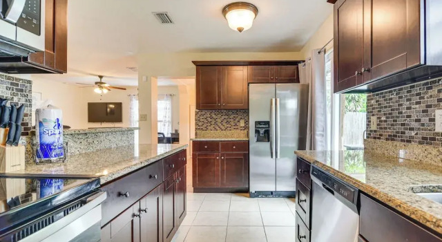 Коттедж Charming Seminole Home w/ Patio: 6 Mi to Beaches!