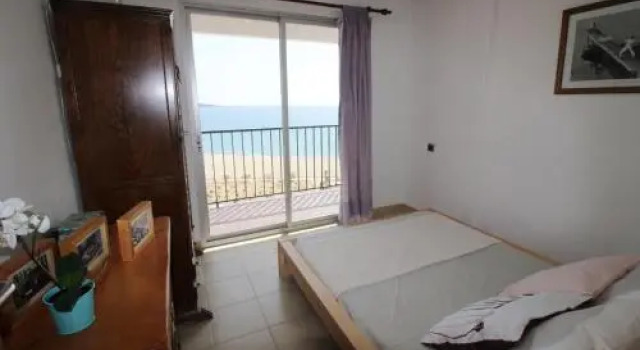 Basic Comfort Apartaments Karina, Забронировать Отель Отели Alt Empordà с парковкой, Парковка