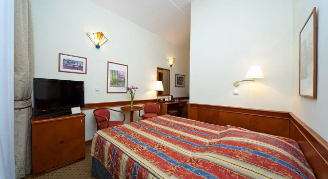 Hotel 16