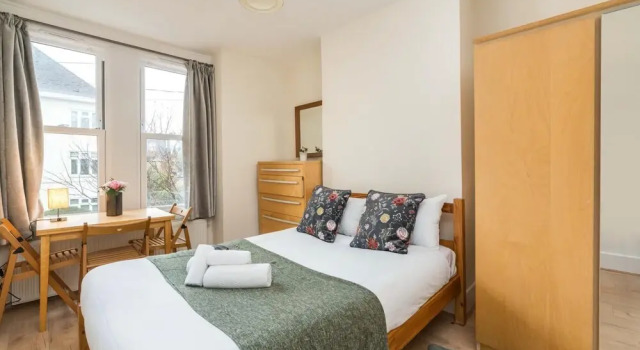 Spectacular 2BD Flat in Shepherds Bush