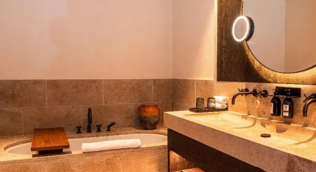 Двухместный полулюкс с видом на бассейн LIsle de Leos Hotel & Spa - MGallery Collection