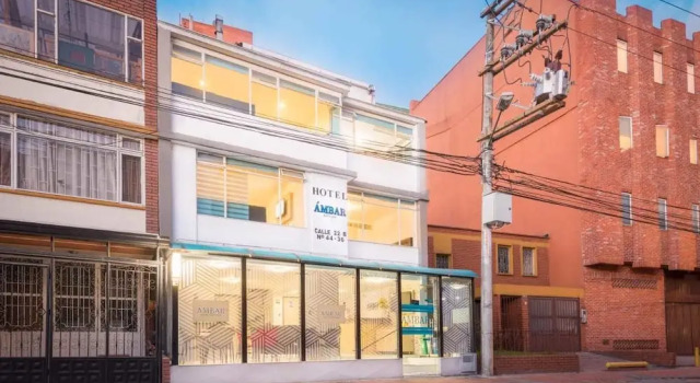 Hotel Ámbar Boutique, Забронировать Бутик-отель Отели Богота с парковкой, рядом с CORFERIAS Bogota Convention Center, Парковка