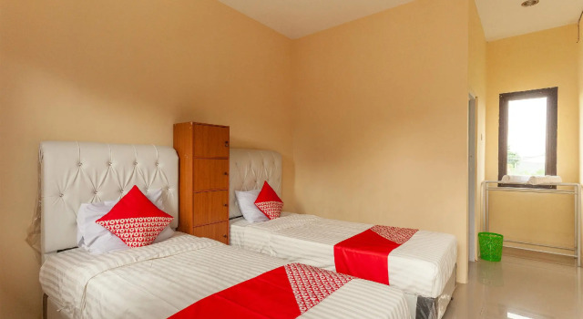 Standard Doppel Zimmer Richmond Guest House Cirebon RedPartner