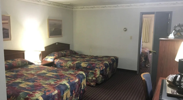 Шестиместный люкс Budget Inn Lafonda Motel