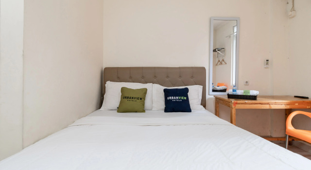 Urbanview Hotel Minongga Pondok Labu by RedDoorz, Book Hotel Cilandak Jakarta