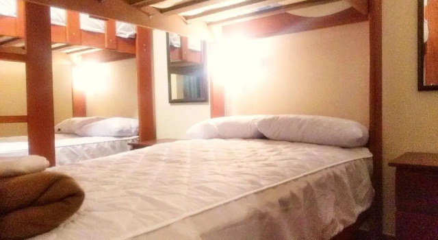 Кровать в общем номере Lima Backpackers