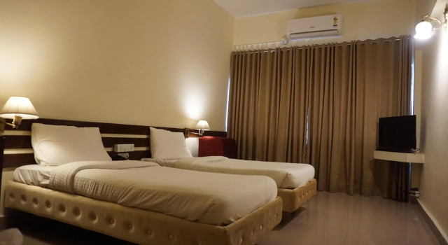 Двухместный номер Economy с красивым видом из окна Hotel Poonja International
