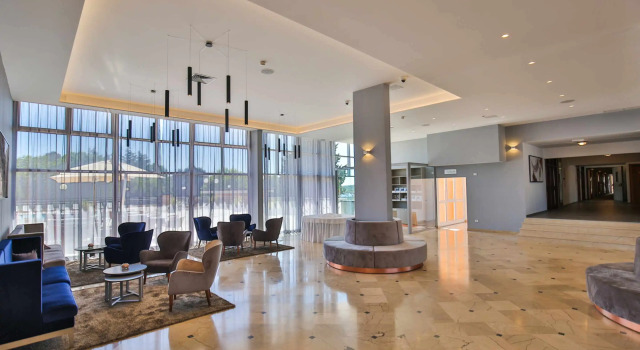 Arena Hotel Holiday