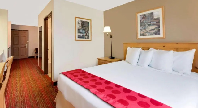 Двухместный люкс Comfort Inn & Suites Summerset - North Rapid City