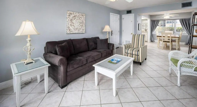 Апартаменты Seaspray Condos 204A
