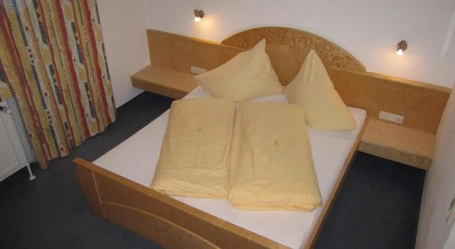 Haus Hubertus, Prenota Hotel Hotel a Tirolo con parcheggio, Parcheggio