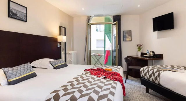 Трёхместный номер Hôtel Locarno Nice