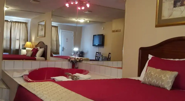 Номер Deluxe Niagara Inn & Suites
