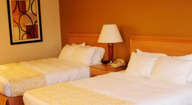 Четырёхместный номер Classic Whispering Hills Inn
