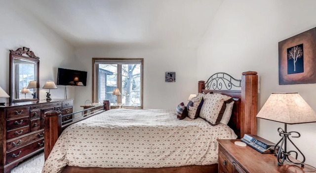 Pitkin Townhome - 704 3 Bedroom Townhouse by RedAwning