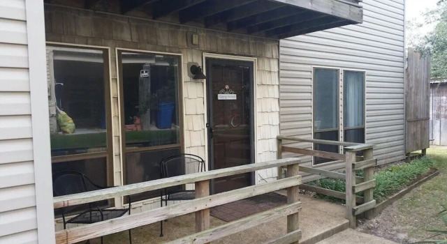 Be Happy Chesapeake Bay Home Steps Away From Beach Access by Redawning, Забронировать Отель Вирджиния-Бич Виргиния