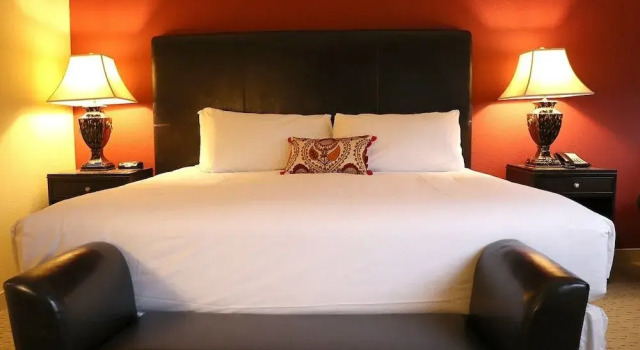 The Clarke Hotel, Buchen Sie Hotel Waukesha Wisconsin