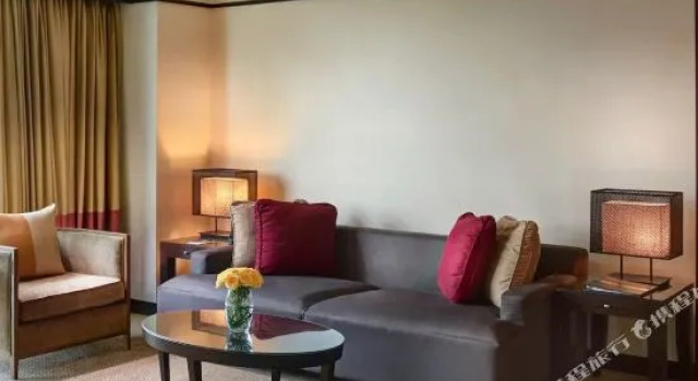 Двухместный люкс Deluxe c 1 комнатой Conrad Bangkok Residences