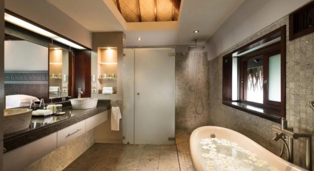 Двухместный Bungalow with Lagoon view Hilton Moorea Lagoon Resort & Spa