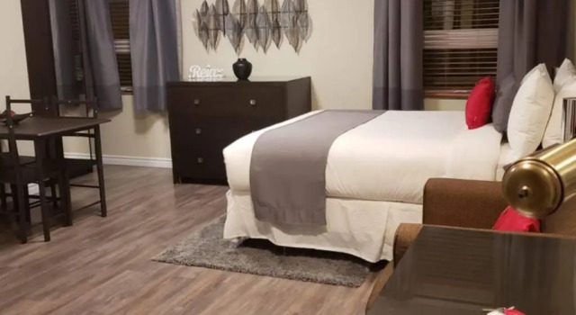 Business Traveler's Cozy Studio #21 by Amazing Property Rentals, Rezerwuj Hotel Hotele w Outaouais z parkingiem, Parking