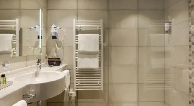 Номер Standard Hôtel Roi Soleil Prestige Plaisir - St Quentin