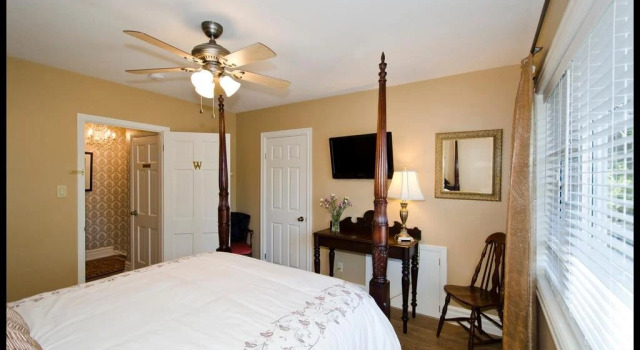 Inn-Chanted Forest Bed & Breakfast, Varaa Hotelli London 