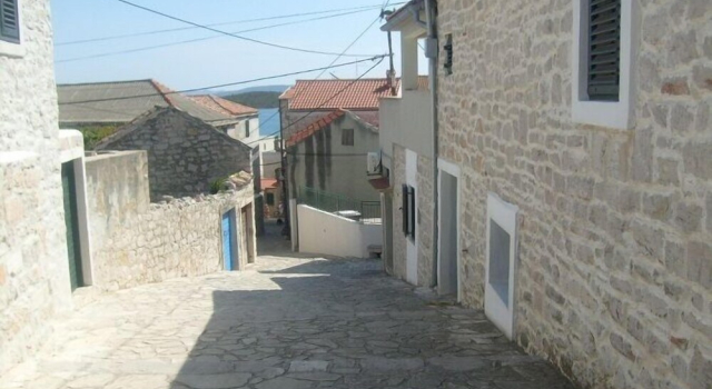 Voltera Apartments in Betina Old Town, with Parking Nearby, Забронировать Апартаменты/квартира Бетина Murter Island, рядом с Частный Пляж «Апартментс Сандра»