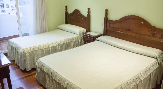 Трёхместный номер Standard с балконом Pensión Residencia Buenos Aires