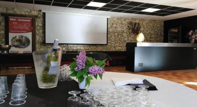 Logis Hôtel Restaurant Le Pardaillan, Rezerwuj Hotel Gondrin Gers