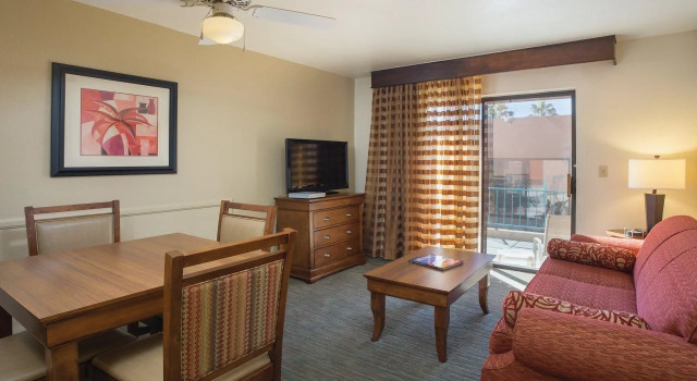 GetAways at Havasu Dunes Resort, Забронировать Курортный отель Лейк-Хавасу-Сити штат Аризона