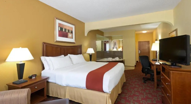Люкс Holiday Inn Express Suites Little Rock West by IHG