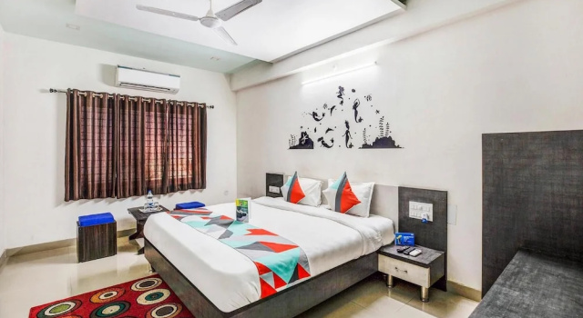 Номер Premium FabHotel Himanshi