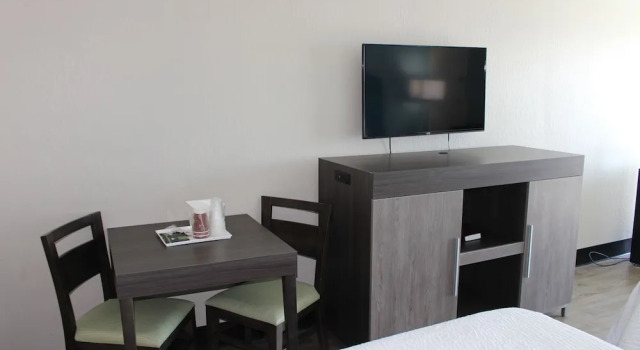 Четырёхместный номер Standard oceanfront Tropical Seas Hotel